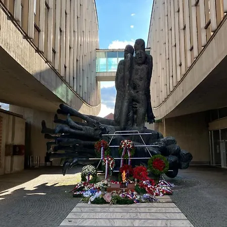 S Bazénom, Banská Bystrica