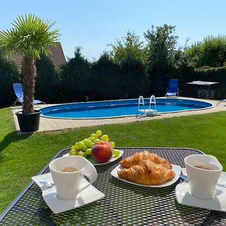 S Bazénom, Apartamento